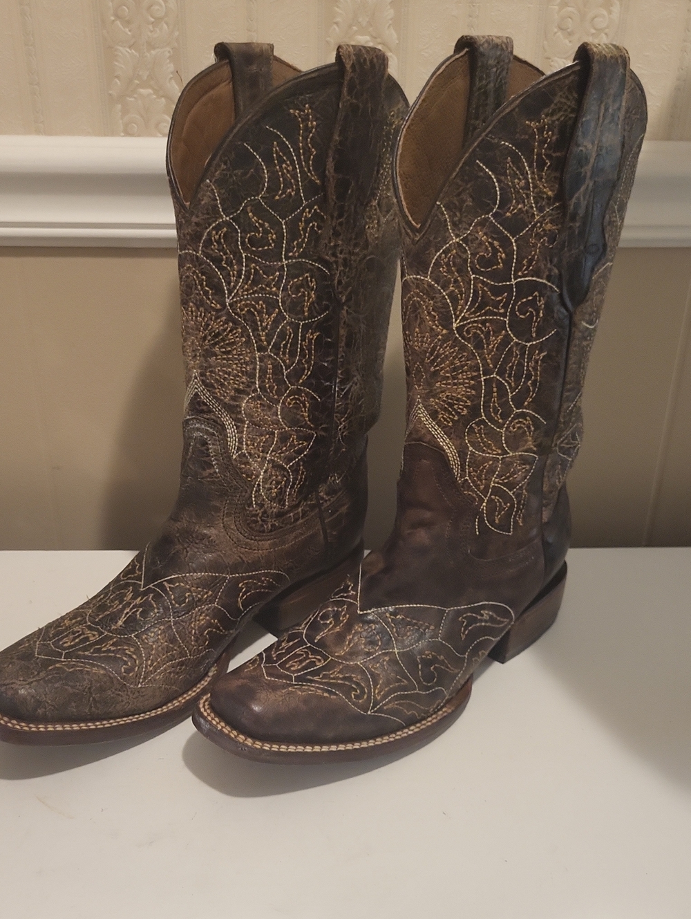 Circle G Brown Leather Embroidered Cowboy Boots, Size 8 Women's
